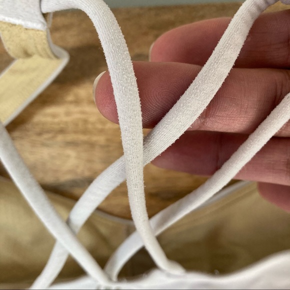 Lululemon Free To Be White Sports Bra - Picture 4 of 6